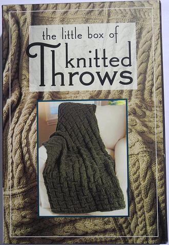 MARTINGALE & COMPANY - The little box of knitted throws